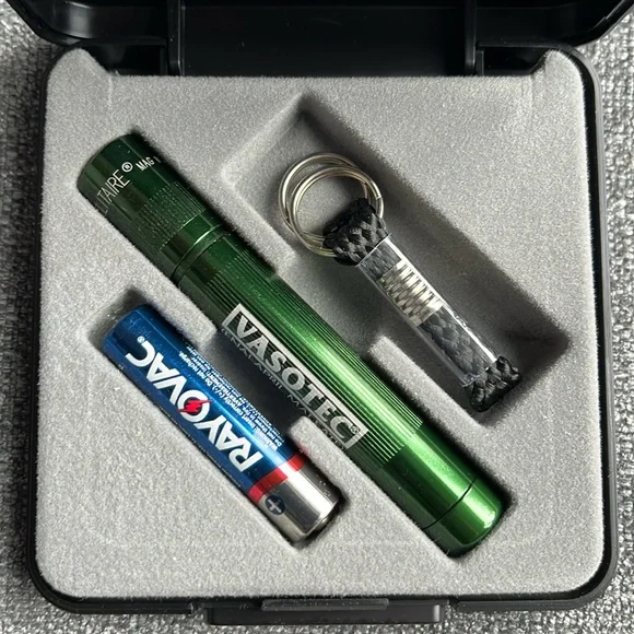 🆕 2 NEW MAG-LITE SOLITAIRE Pocket Flashlights - Picture 2 of 9